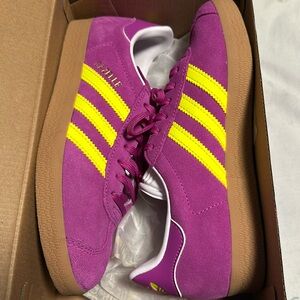 adidas women’s 5.5 gazelle